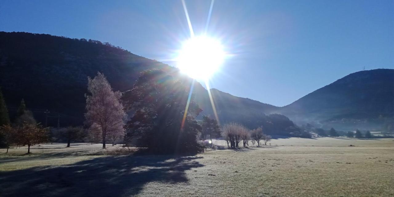 Montagne, mer et Verdon Séranon Eksteriør bilde